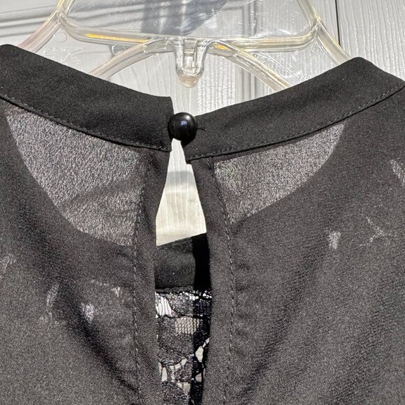 #154  NWOT Women's Suzy Shier Lace and Ruffle Blouse, Black, Size Large - Picture 4 of 6